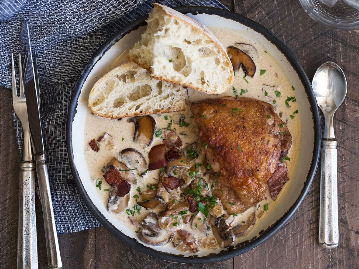 Coq Au Vin Blanc: по-лека версия на френската класика