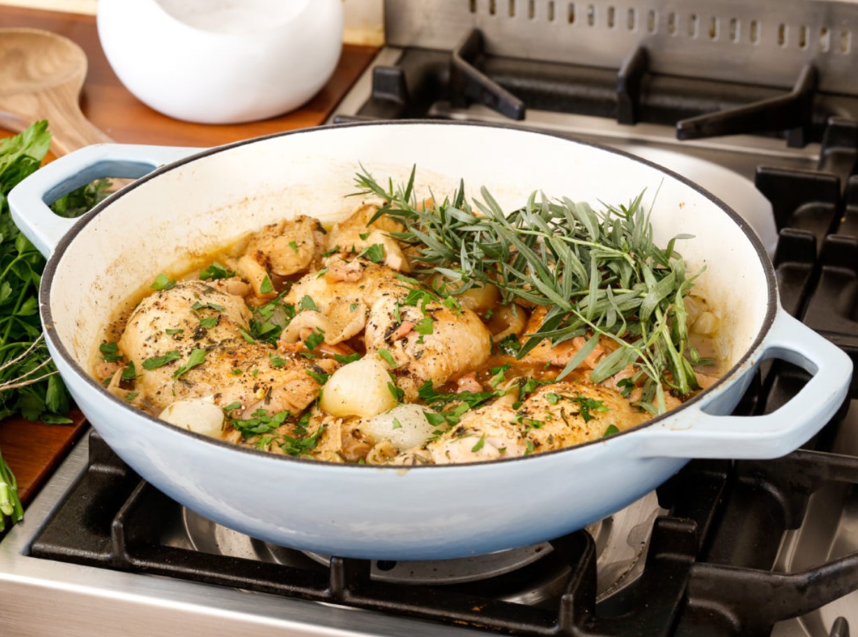 Coq Au Vin Blanc: по-лека версия на френската класика