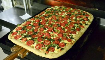 Фокача Месинезе (сицилианска фокача с ескариол)