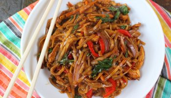 Тайландски пиянски юфка (Pad Kee Mao): по-добри от тези за вкъщи и готови за 20 минути