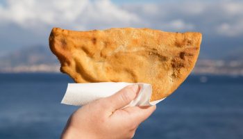 Pitoni Messinesi (сицилиански пържени калцоне)