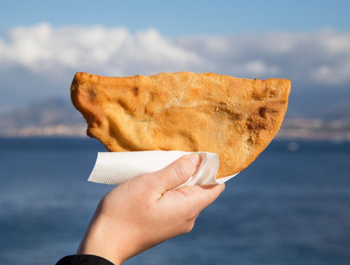 Pitoni Messinesi (сицилиански пържени калцоне)