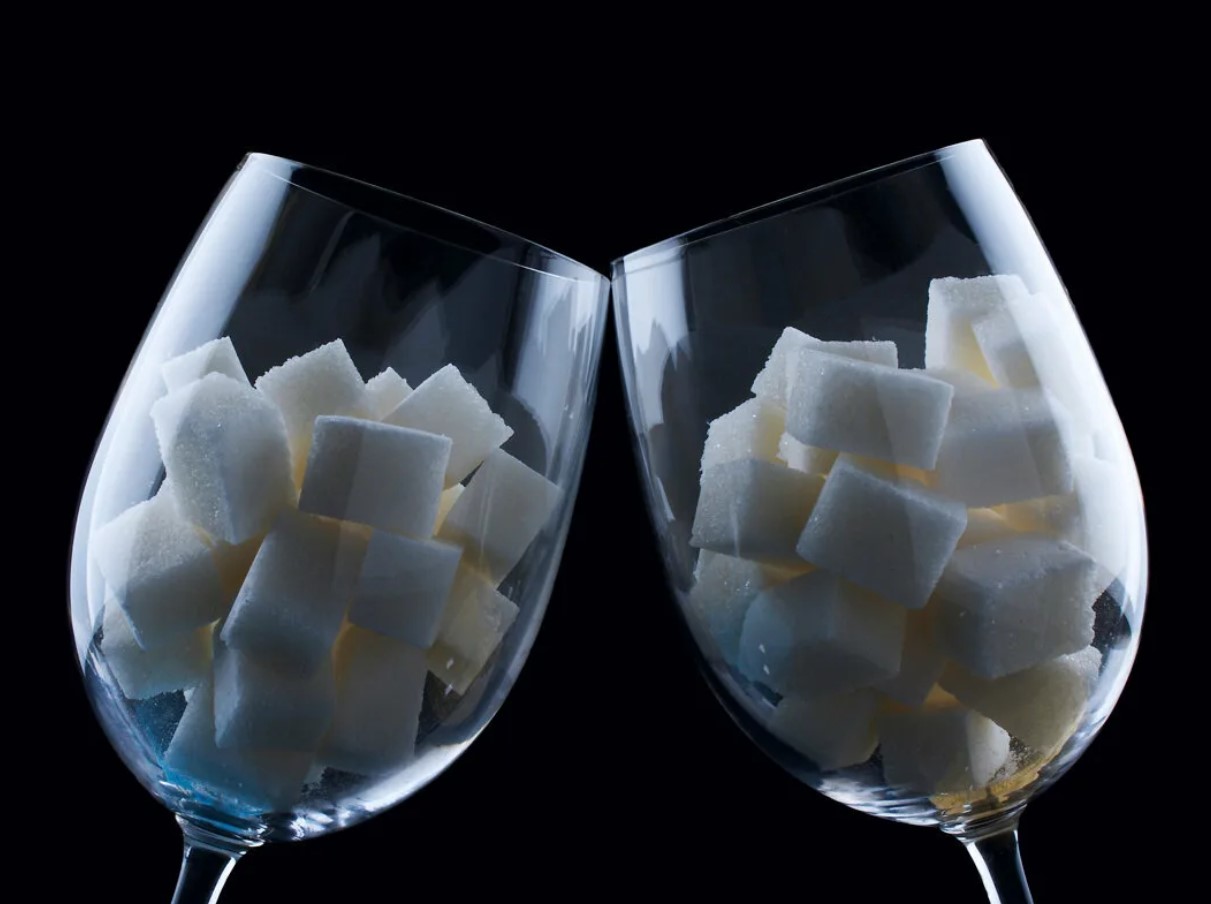 Захарни алкохоли срещу изкуствени подсладители: кое е по-добро за кръвната захар и отслабването?