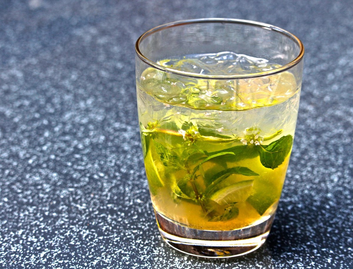 Захарни алкохоли срещу изкуствени подсладители: кое е по-добро за кръвната захар и отслабването?