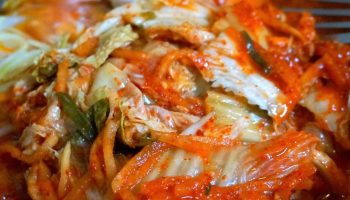 Туна Кимчи Джигае: по-добро от храна за вкъщи и икономично