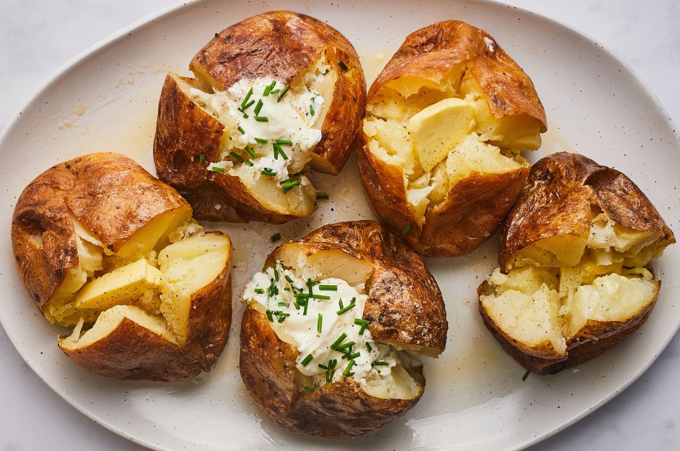 Божественни печени картофи: прости съставки създават сочно цяло