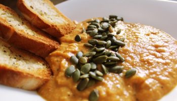 Мъжете и възрастните хора трябва да ги консумират често, защото са богати на цинк. Той укрепва костите и ставите и подобрява кръвообращението