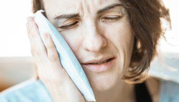 Вечерта ме хвана остра зъбна болка, а вкъщи нямаше обезболяващи – старият съвет на майка ми помогна.