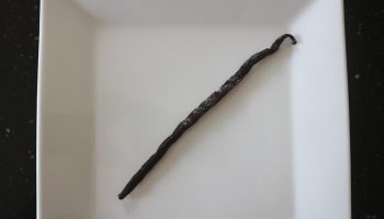 Подправка, която рядко купуваме. Това „черно злато” помага за отслабване и укрепва мозъка.