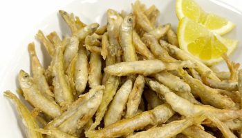 В комунистическа България тя е била най-популярна в магазините за риба и чипс и в столовете. Тя не съдържа кости и е полезна за здравето, като предпазва сърцето и щитовидната жлеза.