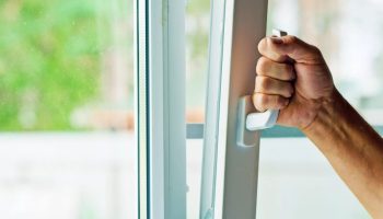 Проветрявате ли през прозореца? Така се появява мухъл. Ще ви науча как да избегнете мухъла