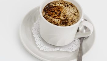Добавете го към сутрешното си кафе и веднага ще се освободи хормонът на щастието. Енергия за целия ден и помощ за сърцето ви