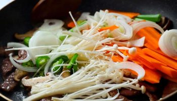 Корейски ориз с риба тон (Chamchi Deopbap): вкусно ястие, приготвено с минимални съставки за 10 минути