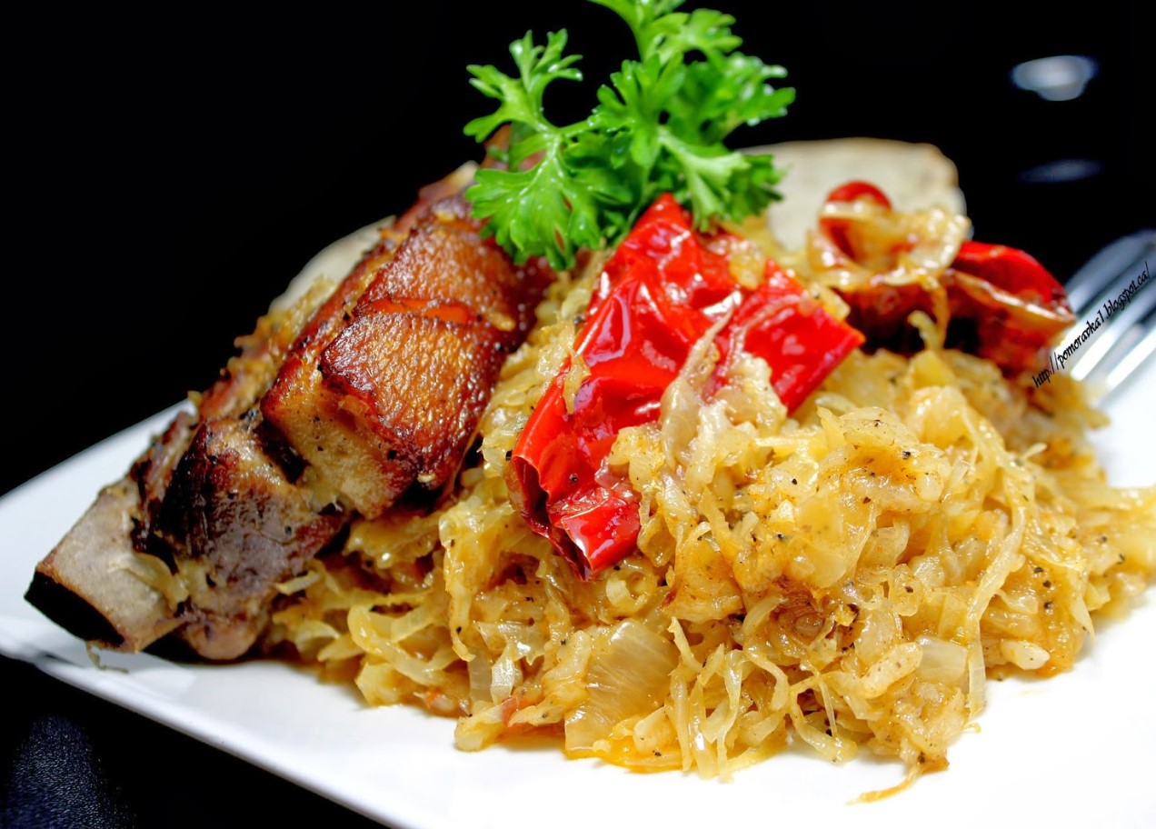 Кисело зеле, запечено с месо, е отлично есенно ястие. Рецептата произхожда от сръбско село.